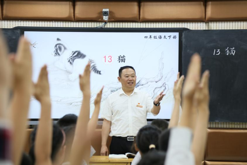 ▲在课堂上点燃学子学习热情.png