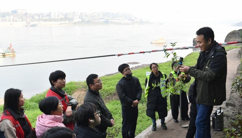 召开外来入侵物种防除现场会 筑牢粮食与生态安全防线.png